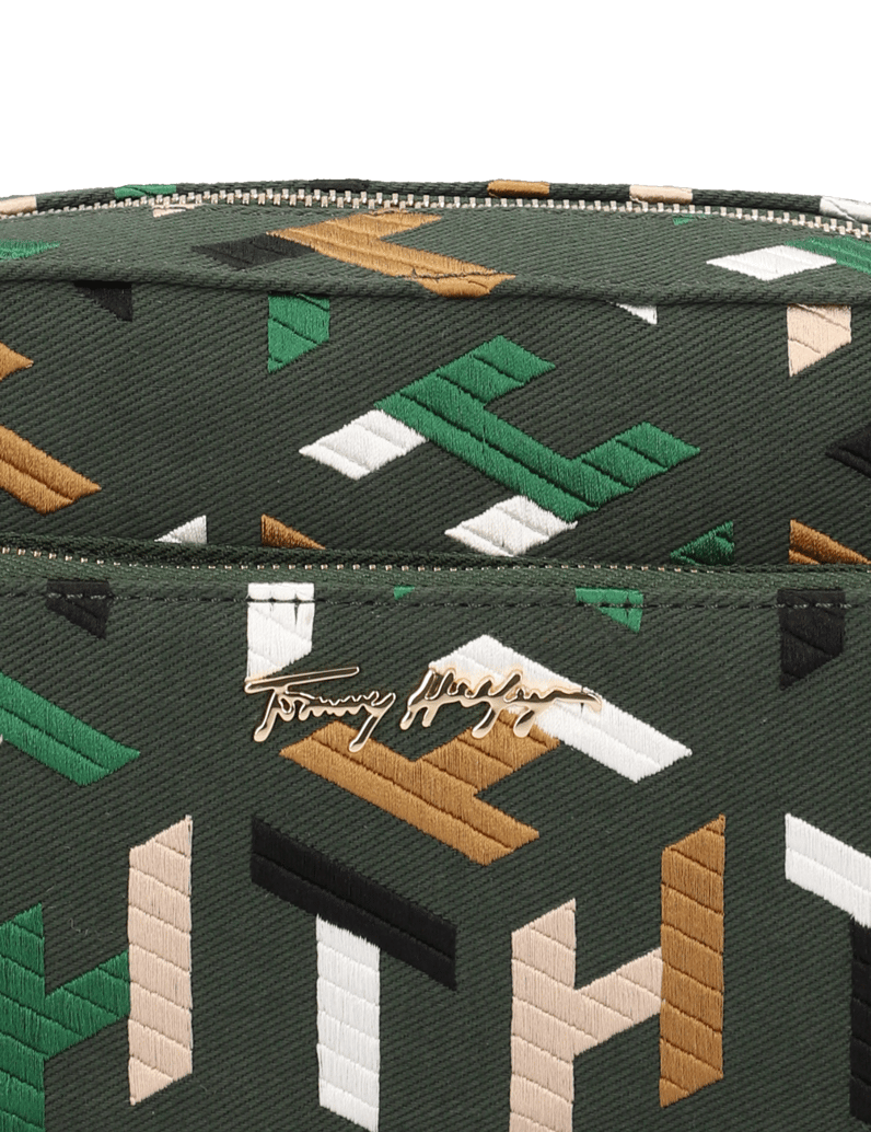 Tommy-Hilfiger-ICONIC-TOMMY-CAMERA-BAG-MONO