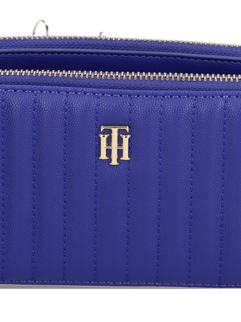 Tommy-Hilfiger-TH-TIMELESS-CAMERA-BAG-QUILTED