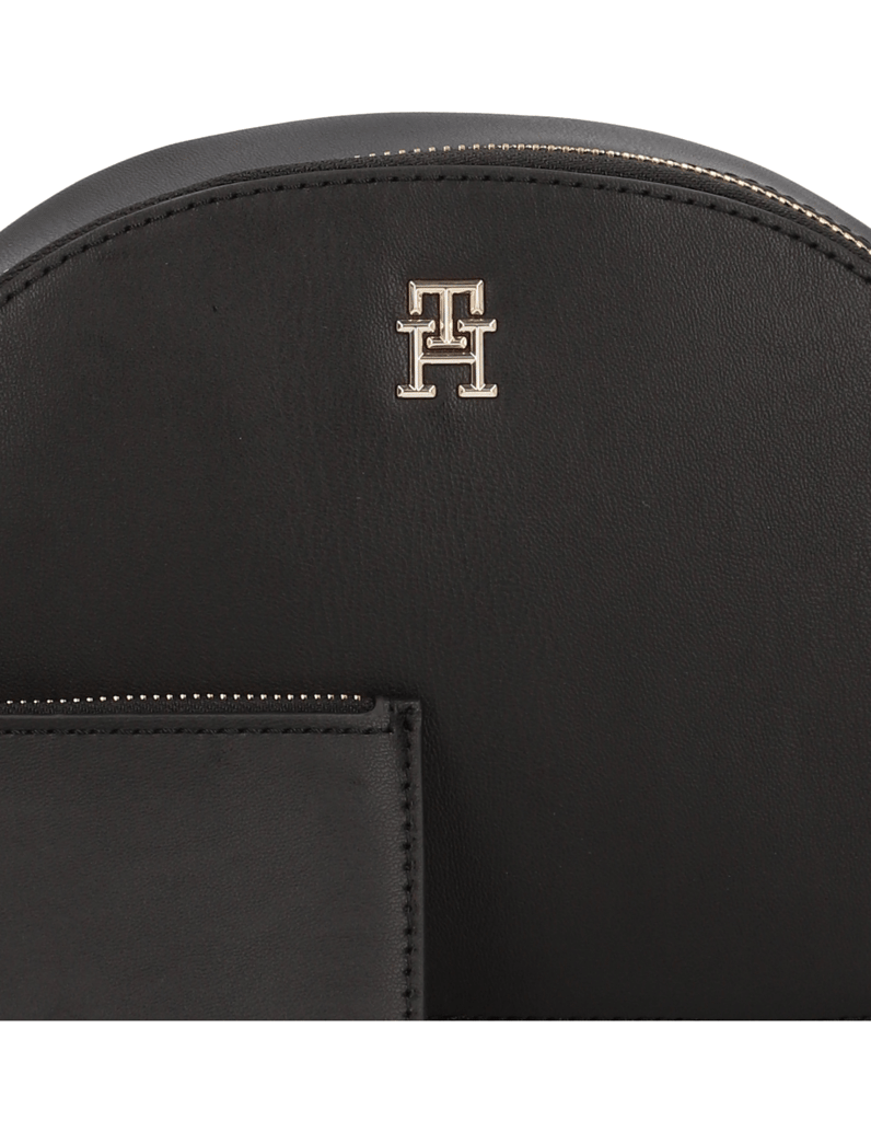 Tommy-Hilfiger-mini-kabelka