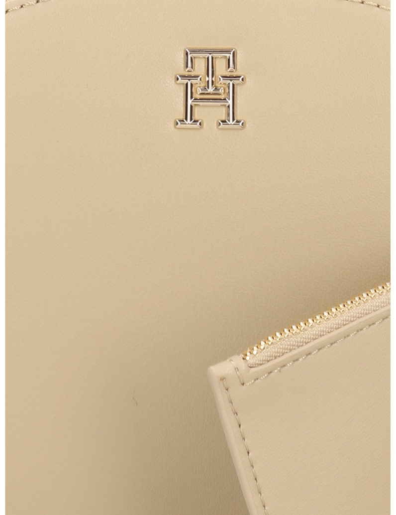 Tommy-Hilfiger-mini-torbica