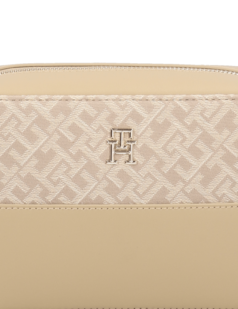 Tommy-Hilfiger-TH-JACQUARD-CAMERA-BAG