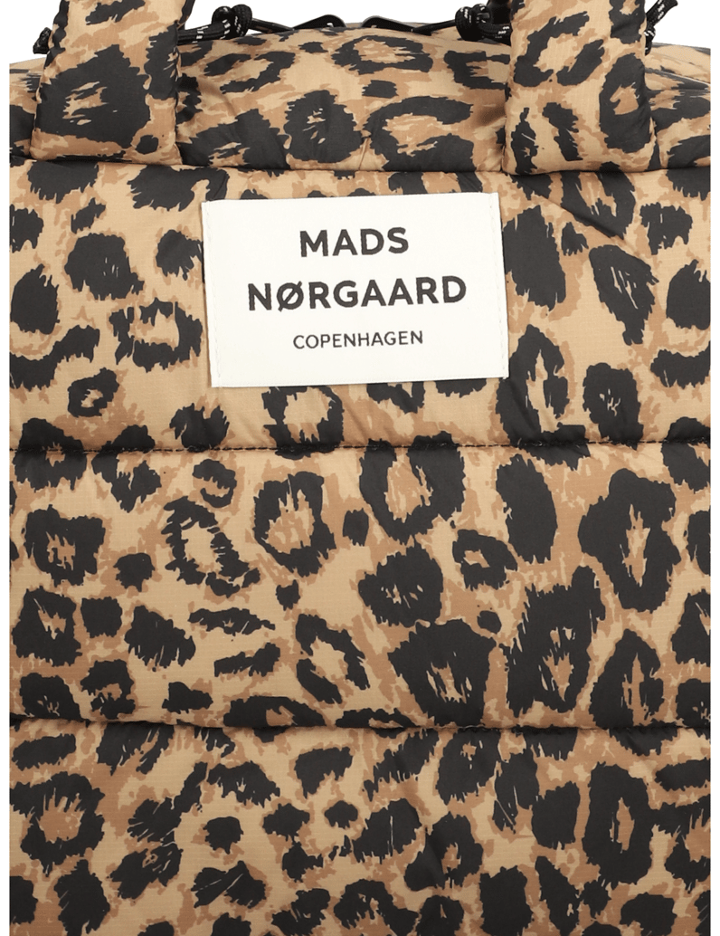 Mads-Nørgaard-Boxy-Bag-črna
