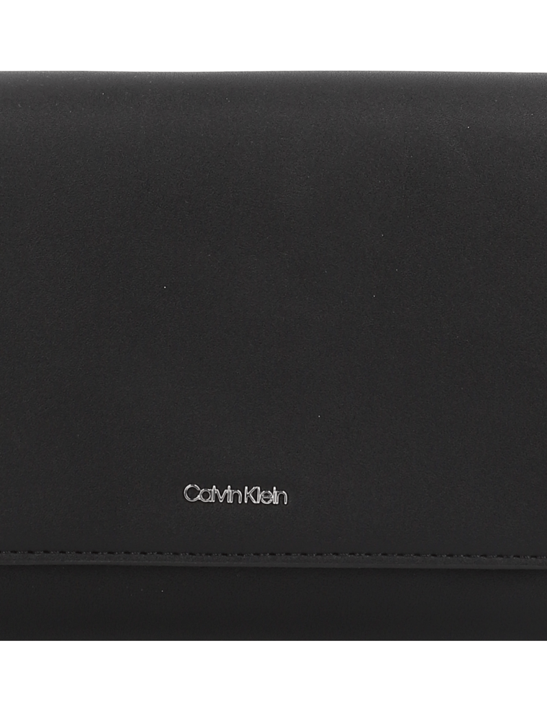 Calvin-Klein-CK-MUST-CONVERTIBLESHOULDER-BAG-črna