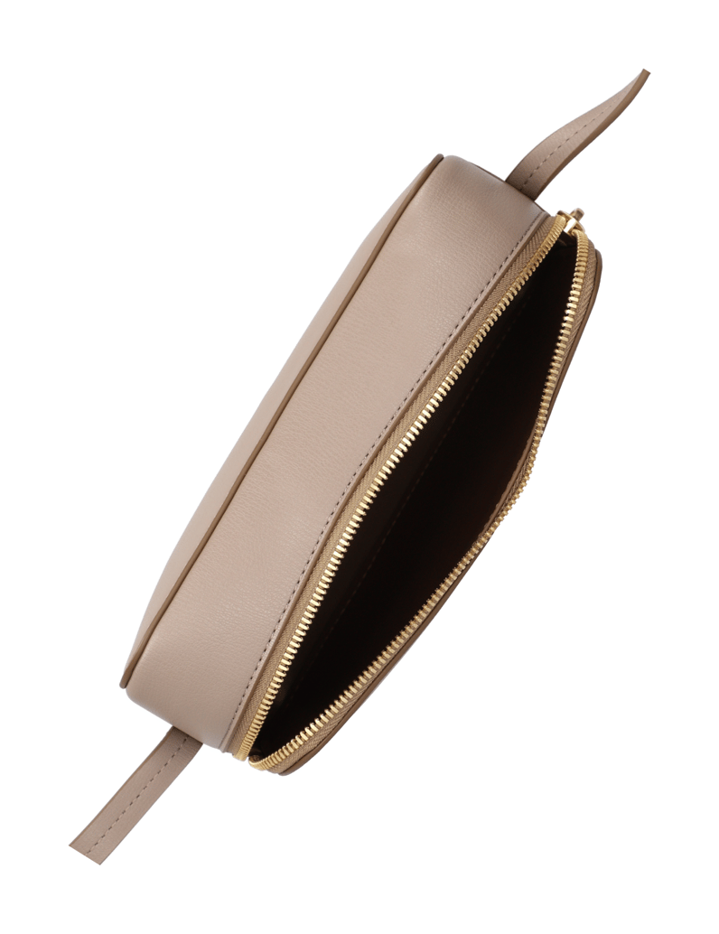 Calvin-Klein-FOIL-LOGO-ELONGATED-CAMERA-BAG-hnědá