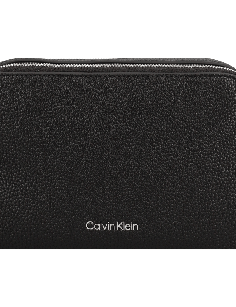 Calvin-Klein-WEBBING-2X-STRAP-CAMERA-BAG-črna