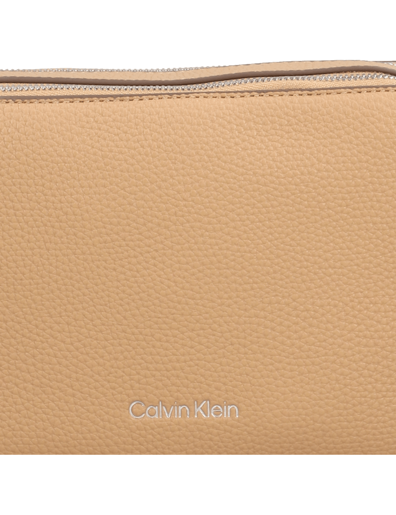 Calvin-Klein-WEBBING-2X-STRAP-CAMERA-BAG-černá