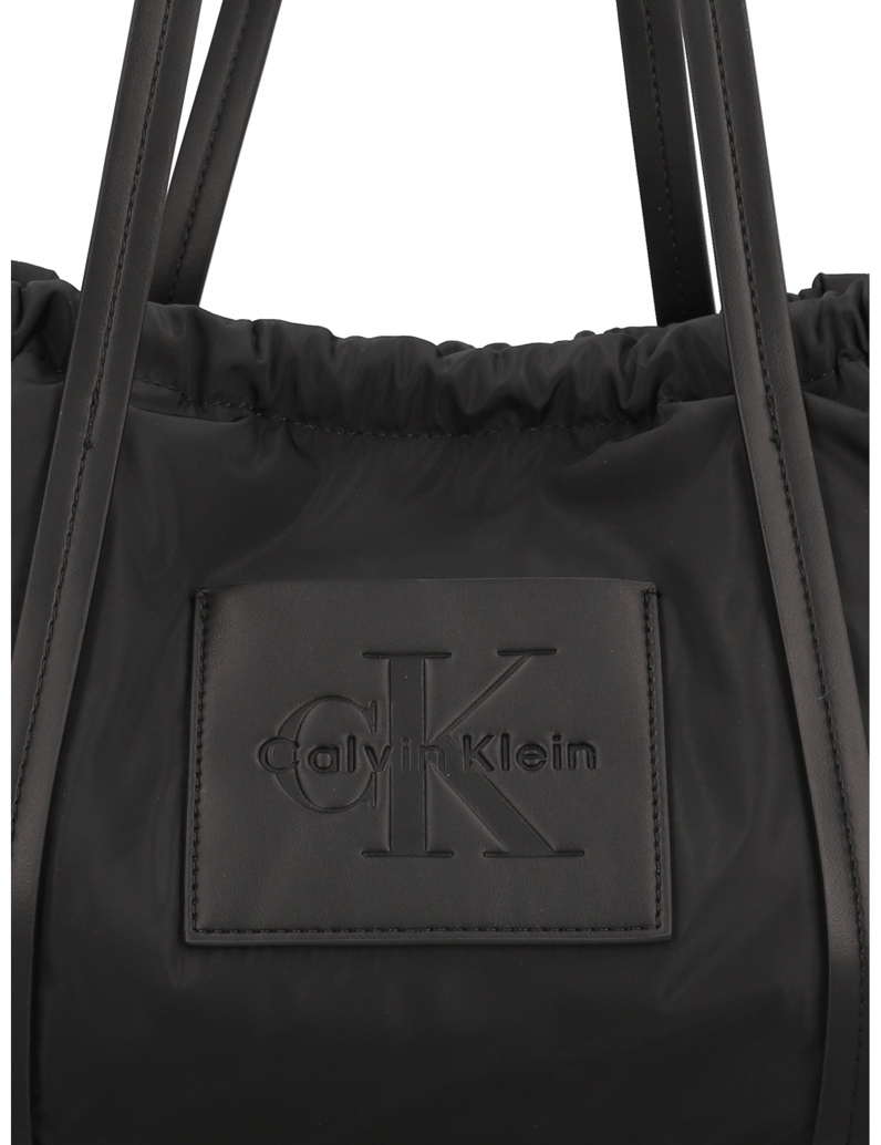 Calvin-Klein-NYLON-DRAWSTRING-SATCHEL-BAG-črna