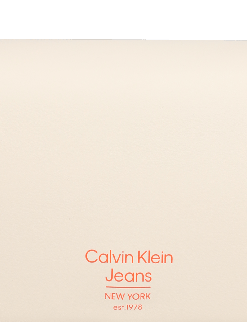 CALVIN-KLEIN-JEANS-SCULPTED-EW-FLAP-CONV25-SPEC