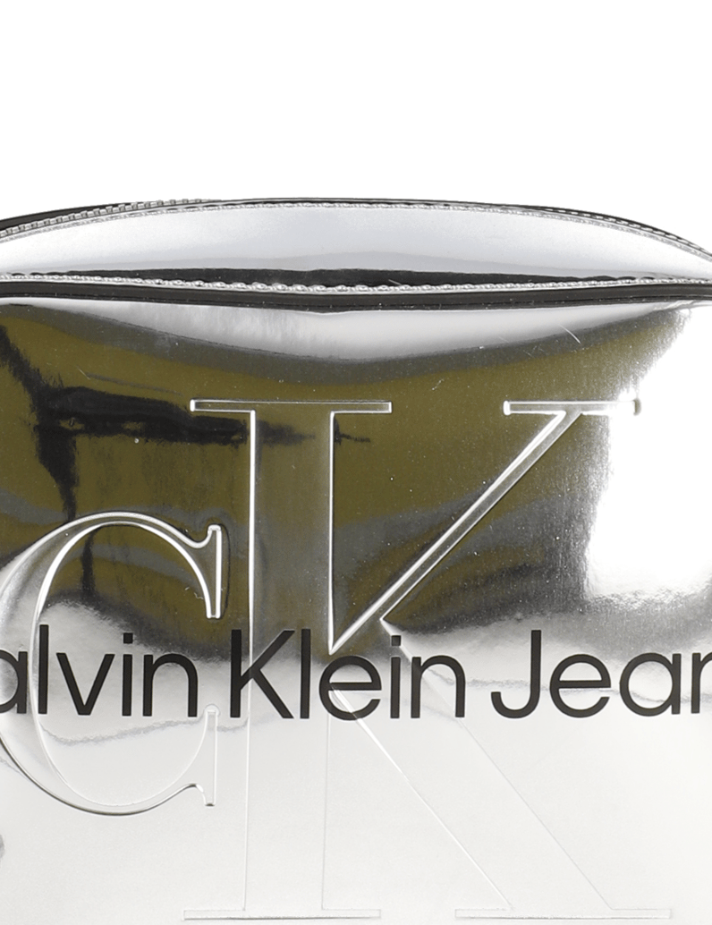 CALVIN-KLEIN-JEANS-SCULPTED-CAMERA-BAG18-SILVER