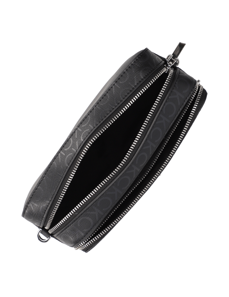 Calvin-Klein-CK-MUST-CAMERA-BAG_EPI-MONO-modra