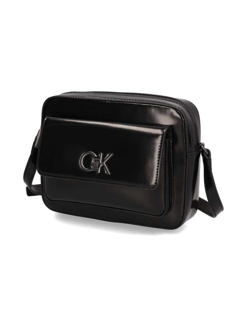 Calvin-Klein-RE-LOCK-CAMERA-BAG_SHINY-schwarz