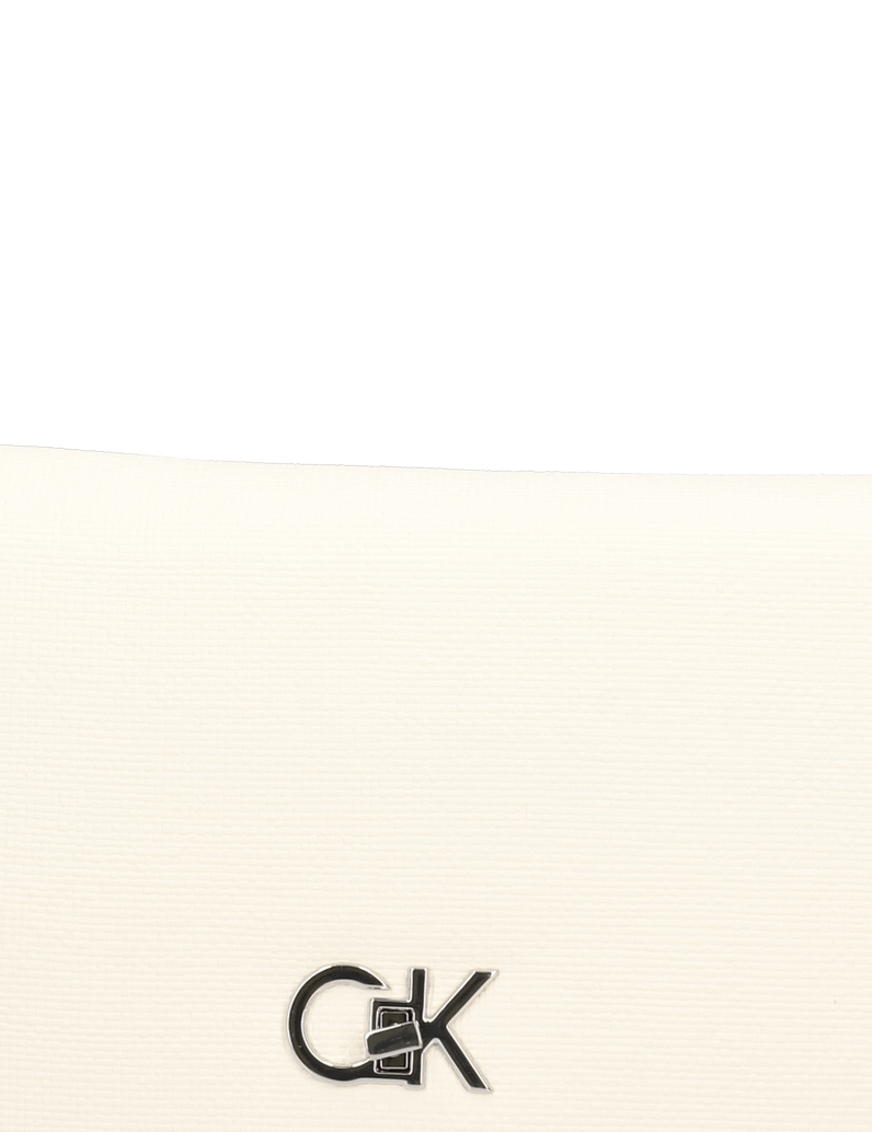 Calvin-Klein-CK-MINI-CHAIN-BAG-TEX-schwarz