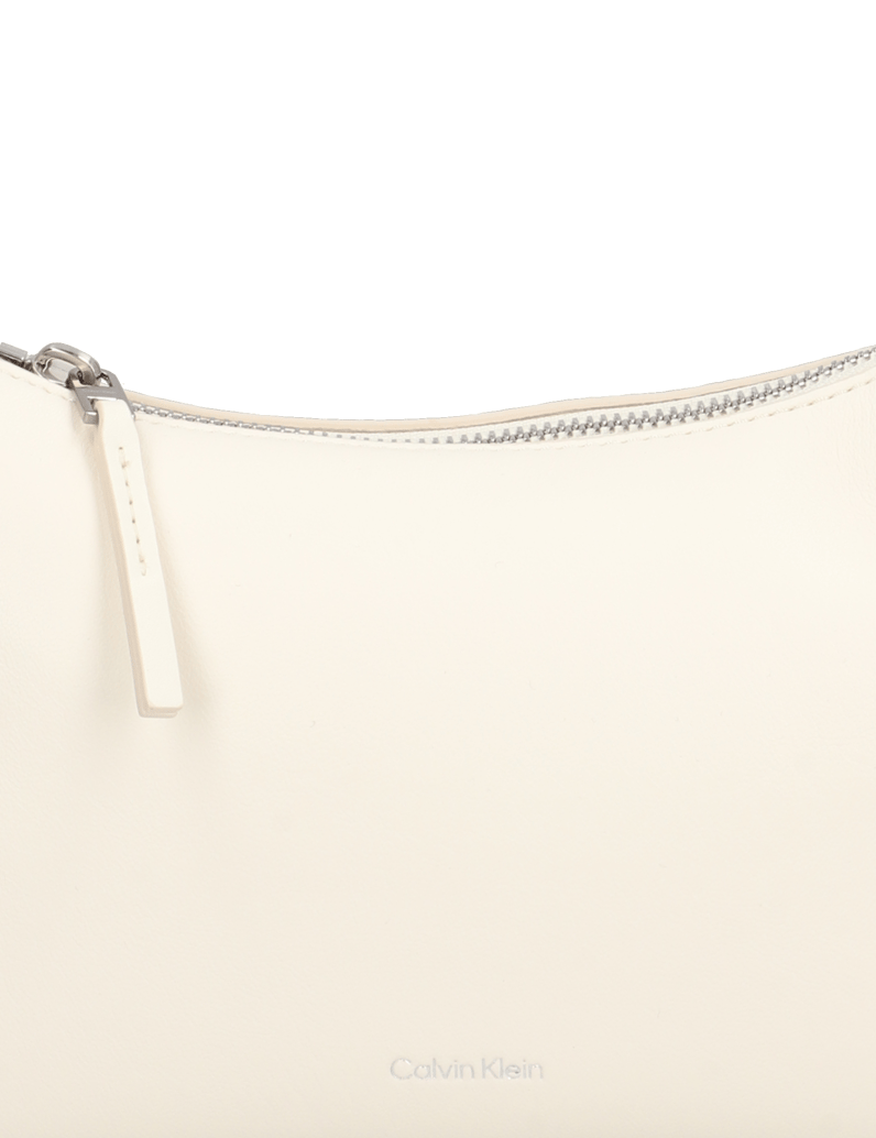 Calvin-Klein-HARDWARE-HANDLE-MINIBAG-schwarz