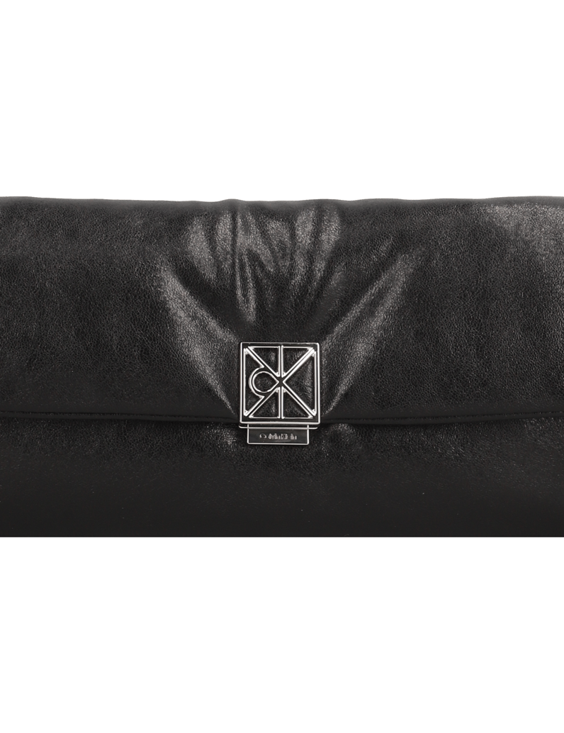 Calvin-Klein-EMBLEM-HW-PADDED-CLUTCH-črna