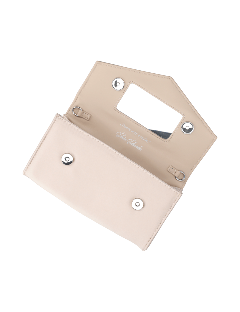 Silvia-Schneider-Clutch