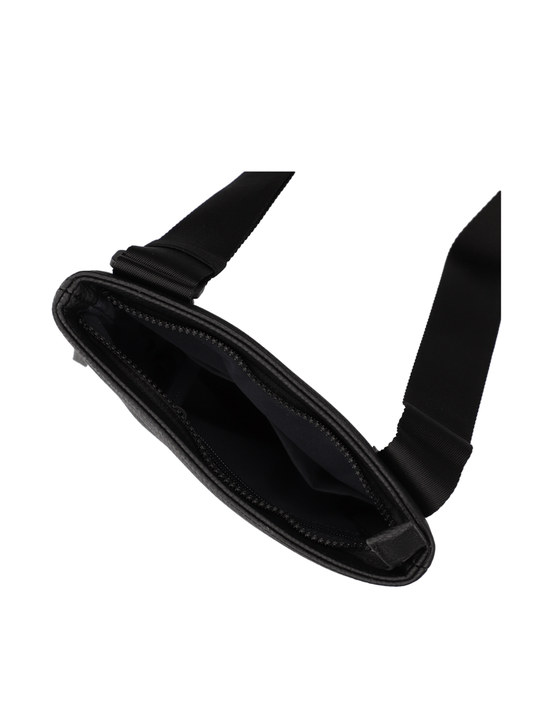 Tommy-Hilfiger-ESSENTIAL-PU-CROSSOVER-čierna