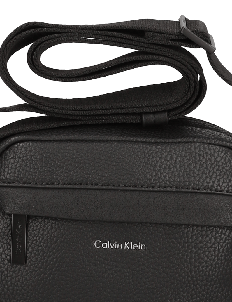 Calvin-Klein-CK-MUST-REPORTER-schwarz