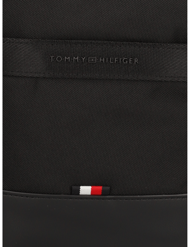 Tommy-Hilfiger-taška-cez-rameno-čierna