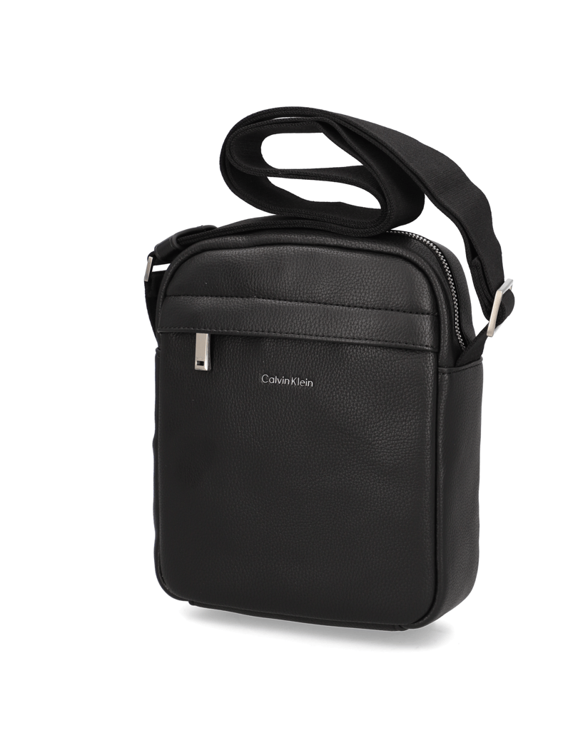 Calvin-Klein-RAISED-REPORTER-čierna