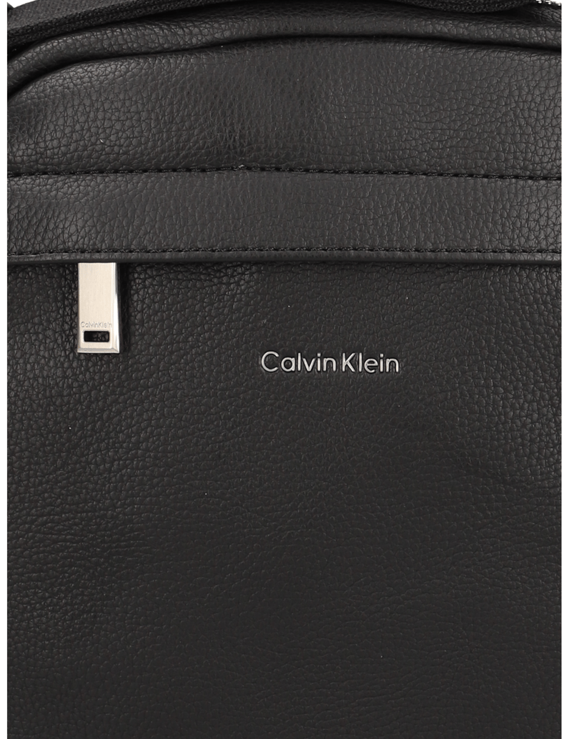 Calvin-Klein-RAISED-REPORTER-čierna