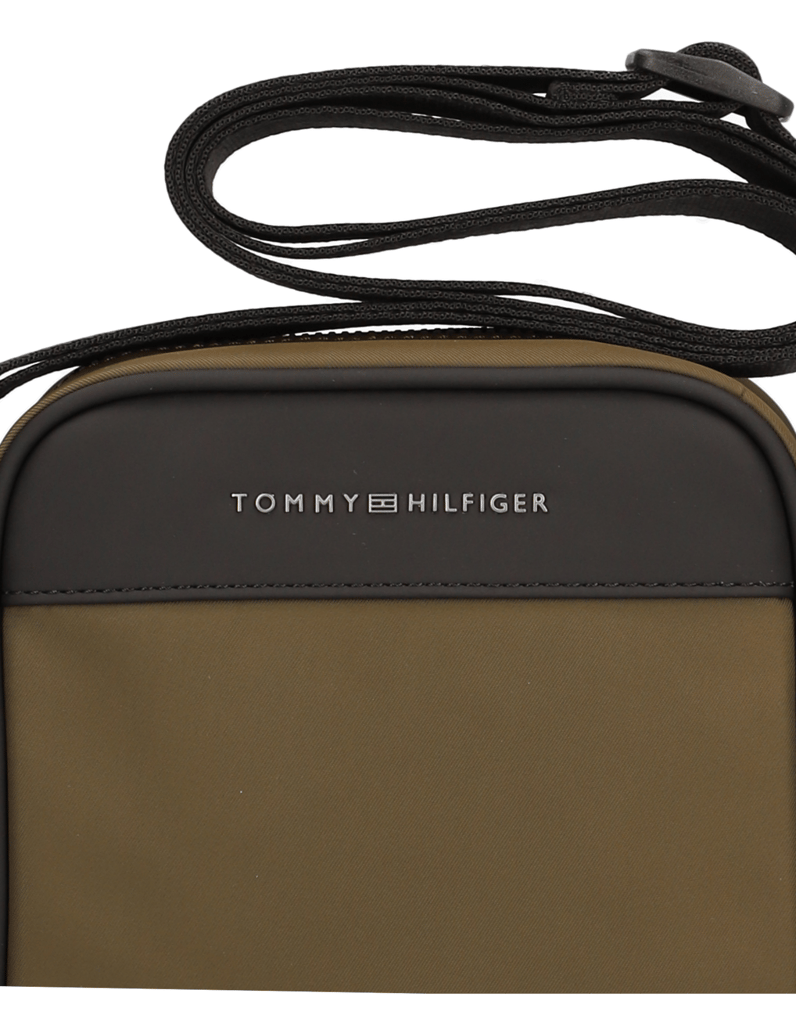 Tommy-Hilfiger-TH-REPREVE-MINI-REPORTER-črna