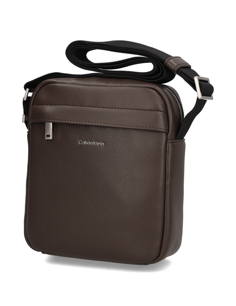 Calvin-Klein-RAISED-REPORTER-hnedá