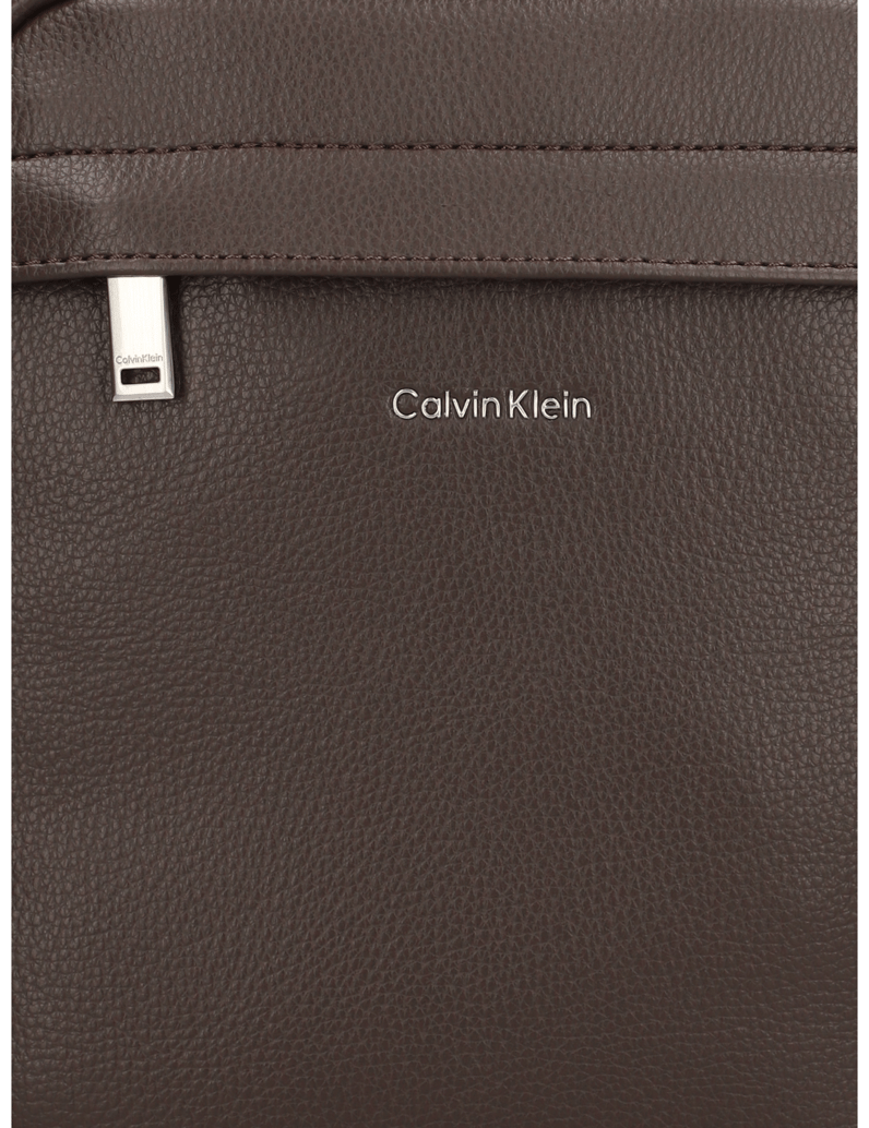 Calvin-Klein-RAISED-REPORTER-hnedá