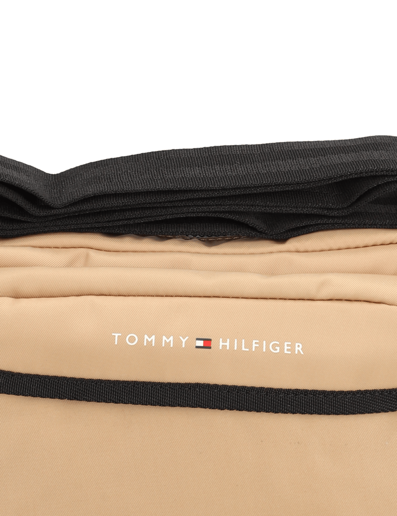 Tommy-Hilfiger-TH-SKYLINE-CAMERA-BAG