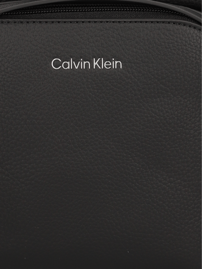 Calvin-Klein-CK-MUST-REPORTER-S