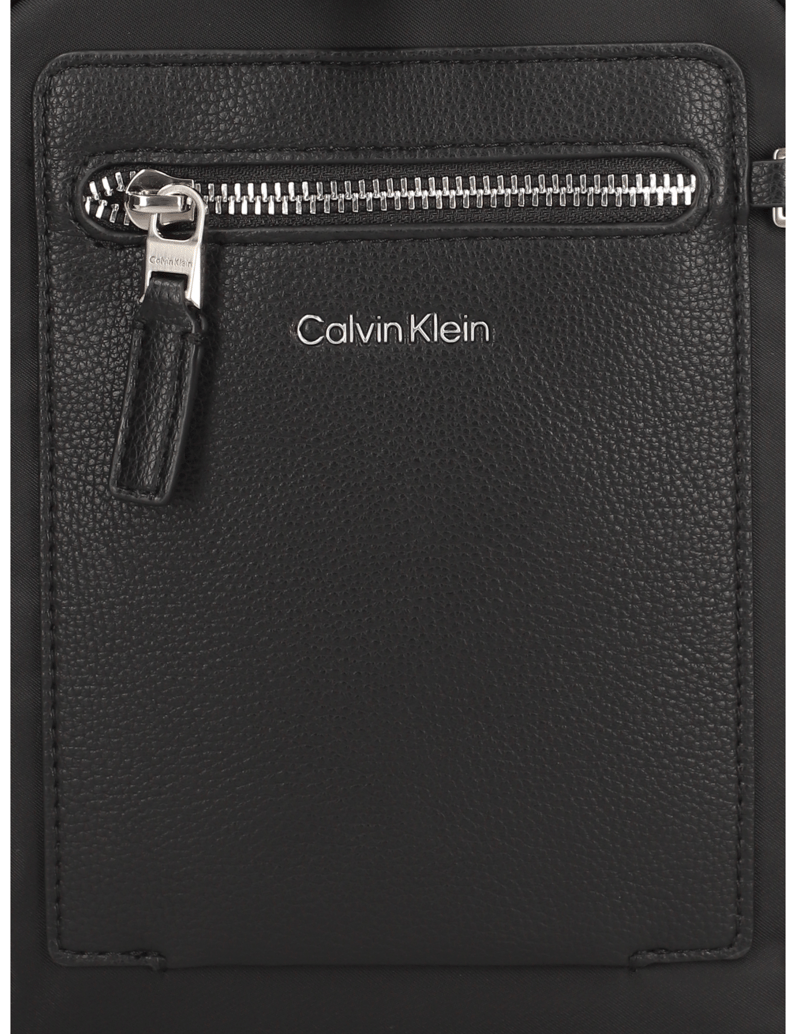 Calvin-Klein-SSNL-RAISED-LOGO-REPORTER-črna