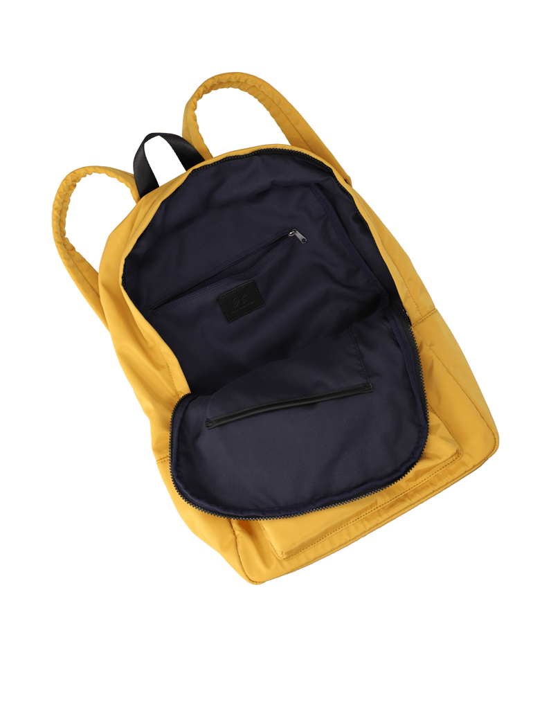 Pat-Calvin-tekstil-nahrbtnik