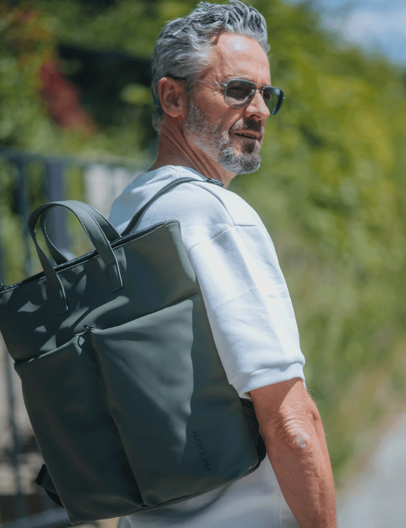 Pat-Calvin-batoh-olivová