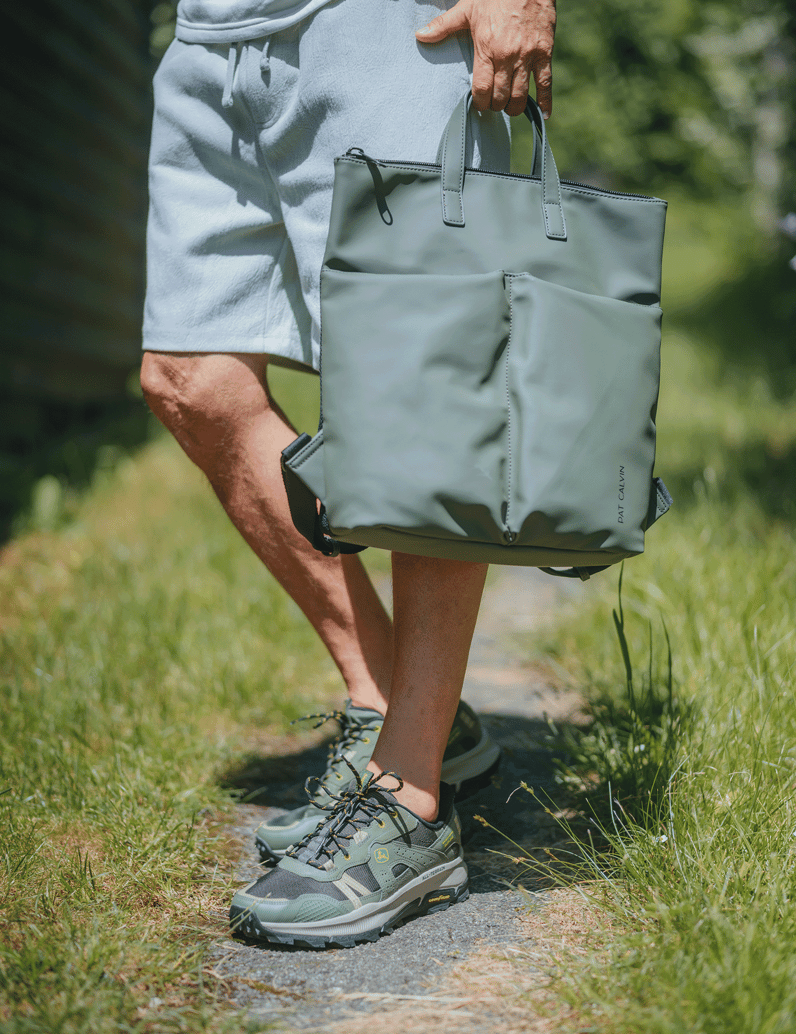 Pat-Calvin-batoh-olivová