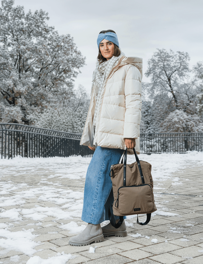 Pat-Calvin-nahrbtnik-črna