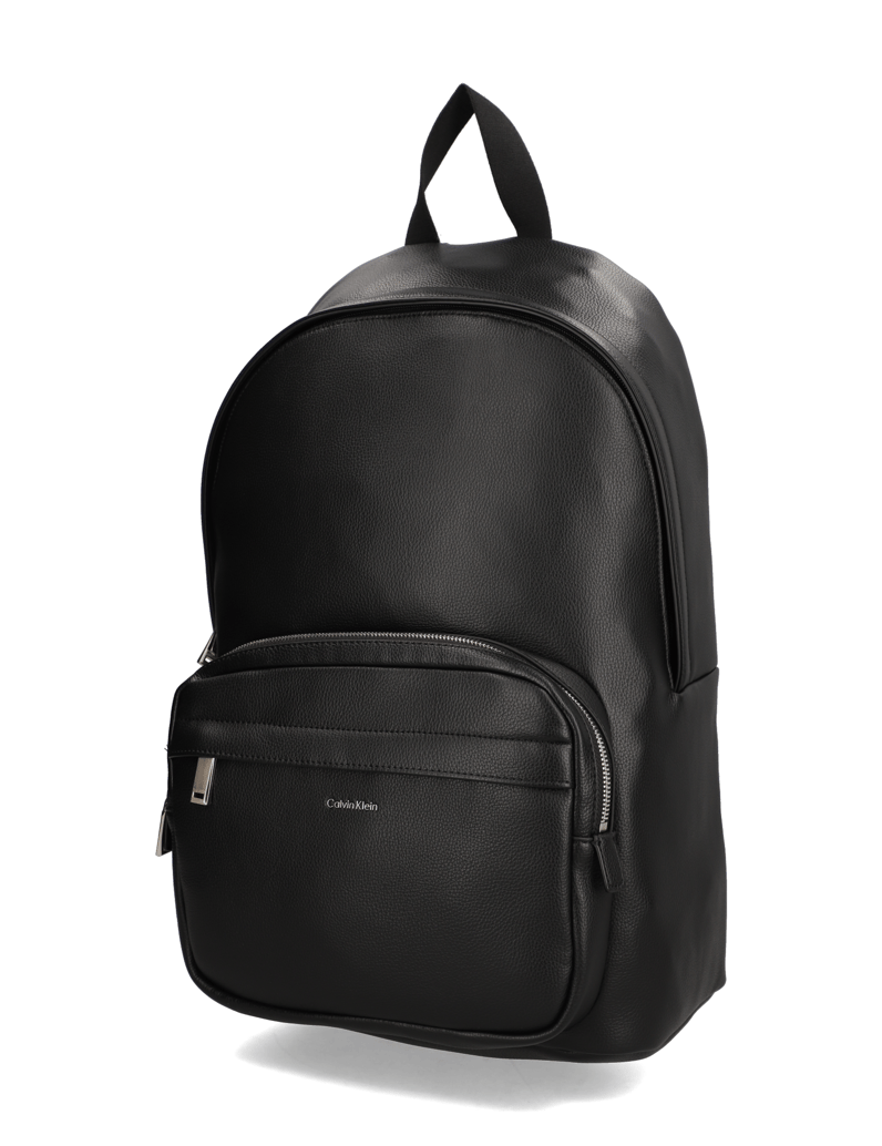 Calvin-Klein-RAISED-ROUND-BACKPACK-černá