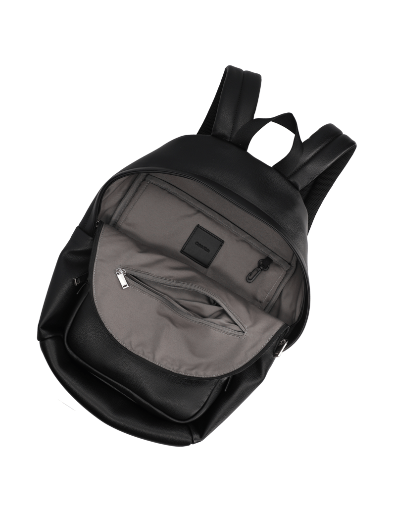 Calvin-Klein-RAISED-ROUND-BACKPACK-černá