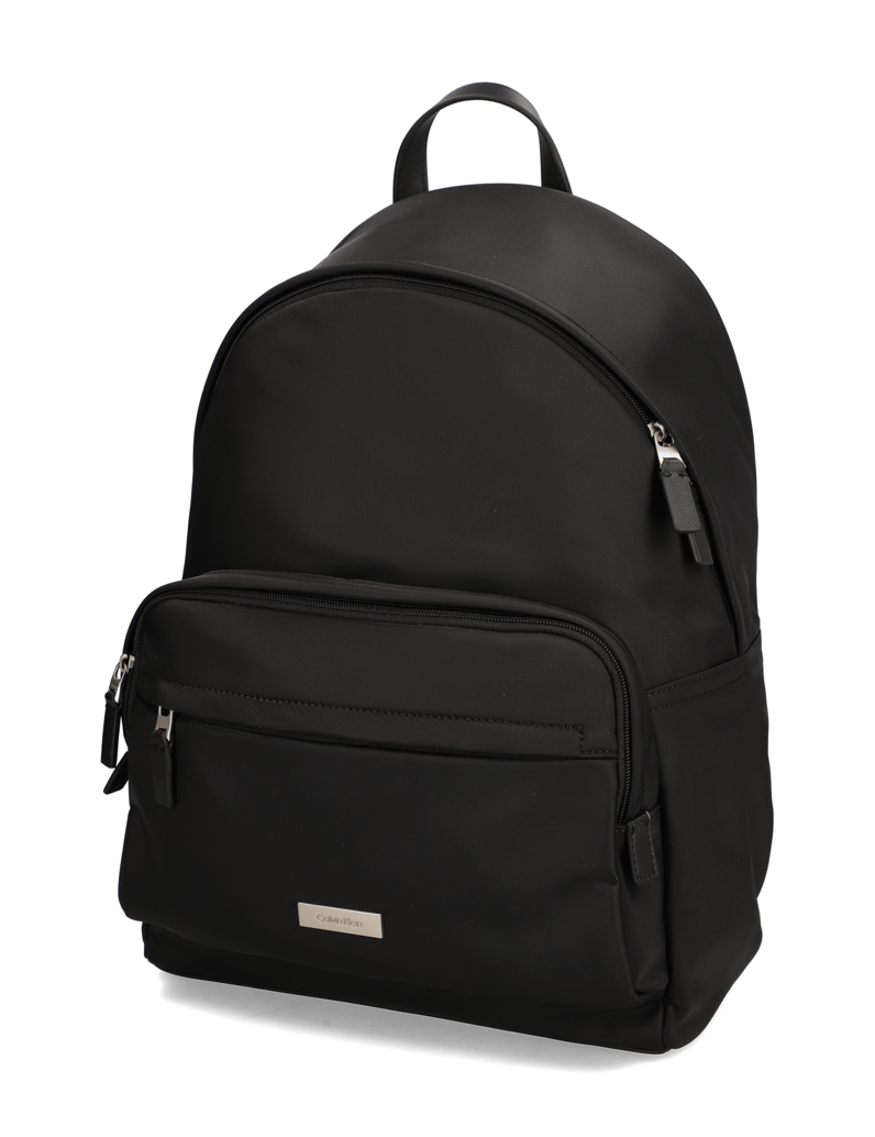 Calvin-Klein-SLEEK-ROUND-BACKPACK-čierna