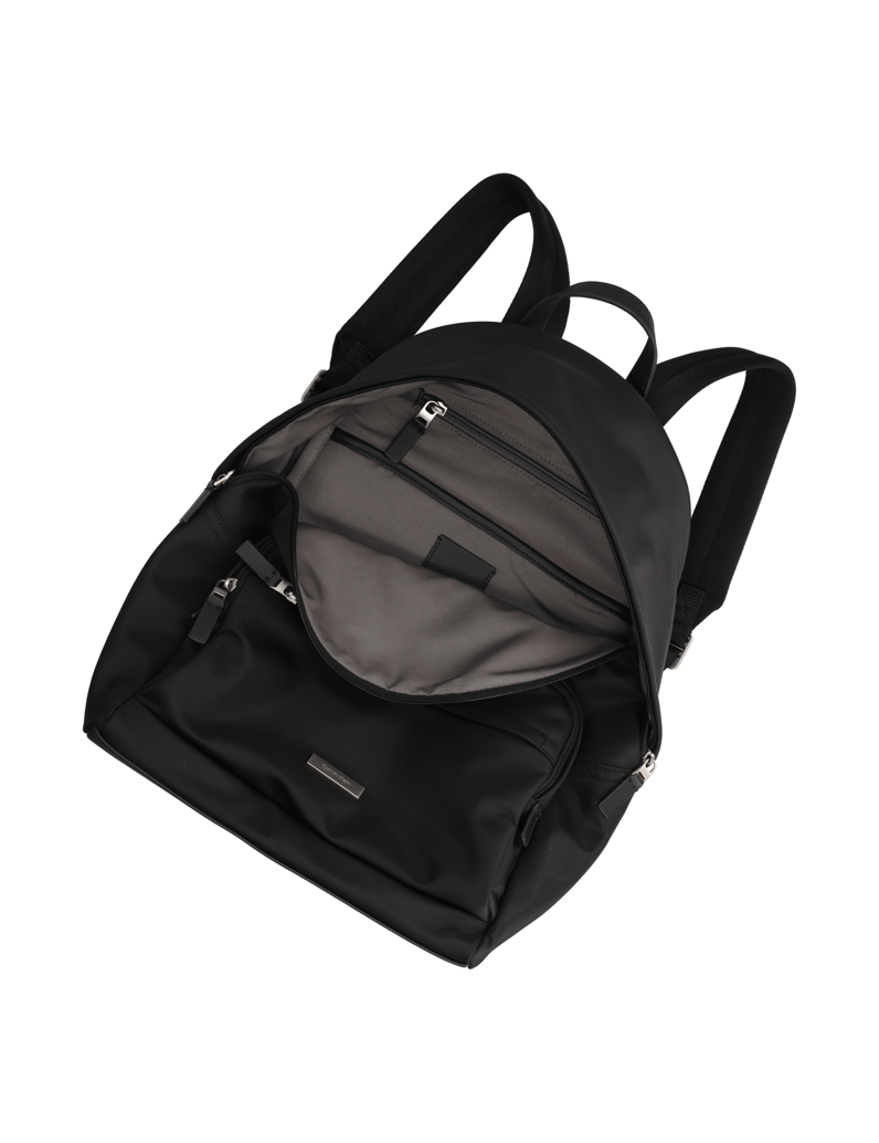 Calvin-Klein-SLEEK-ROUND-BACKPACK-čierna