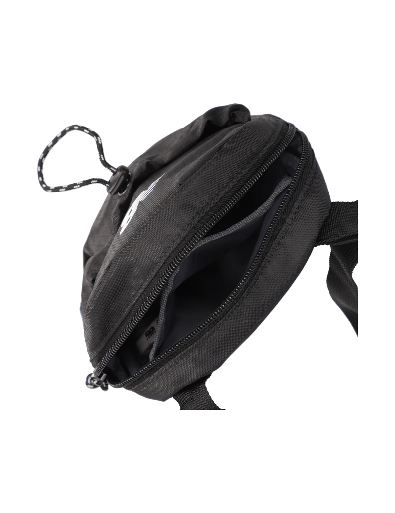New-Balance-ESSENTIALS-SLING-BAG-schwarz