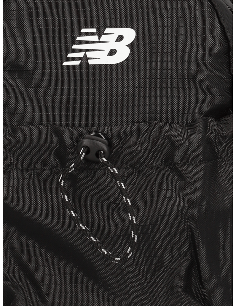 New-Balance-ESSENTIALS-SLING-BAG-schwarz