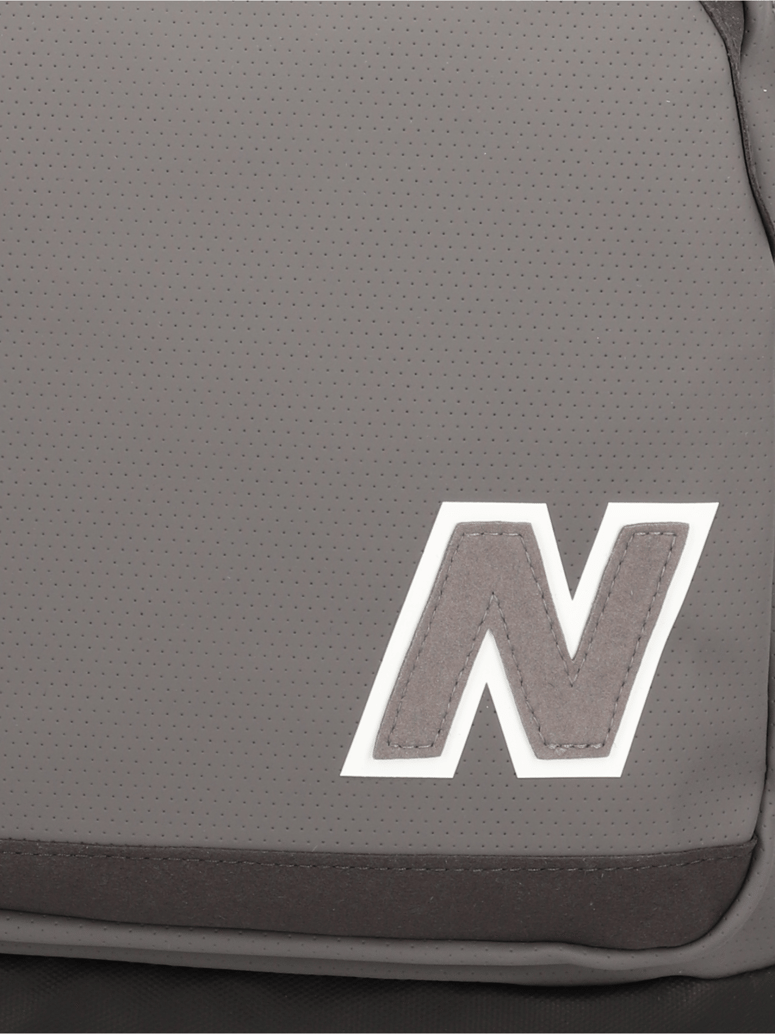New-Balance-LEGACY-BACKPACK-šedá