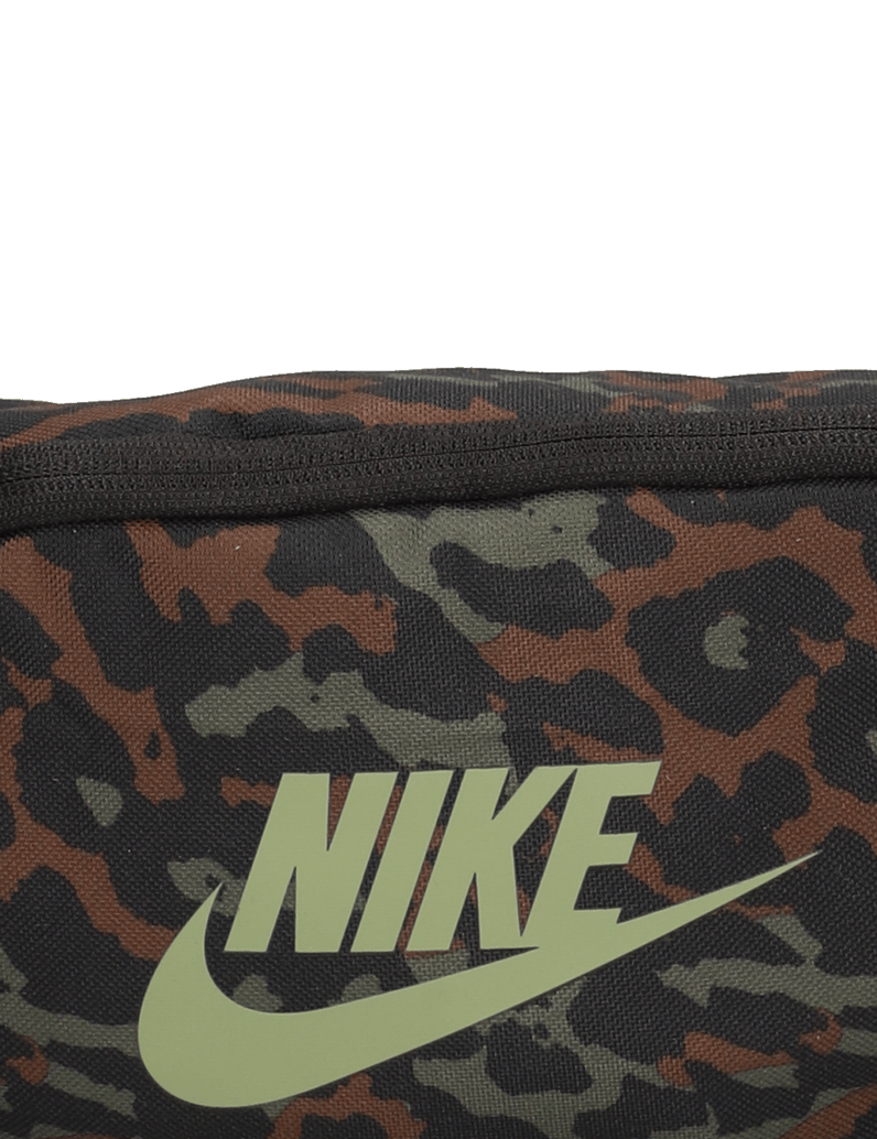 Nike-Torba-za-okoli-pasu