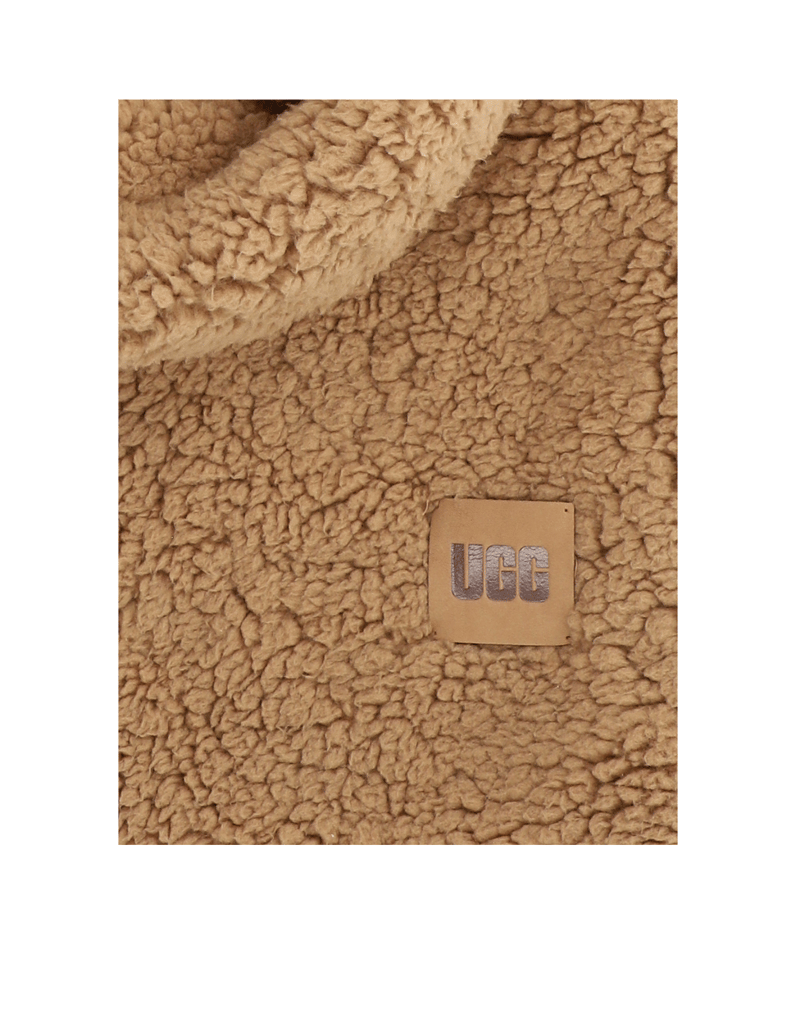 UGG-SHERPA-OVERSIZED-SCARF