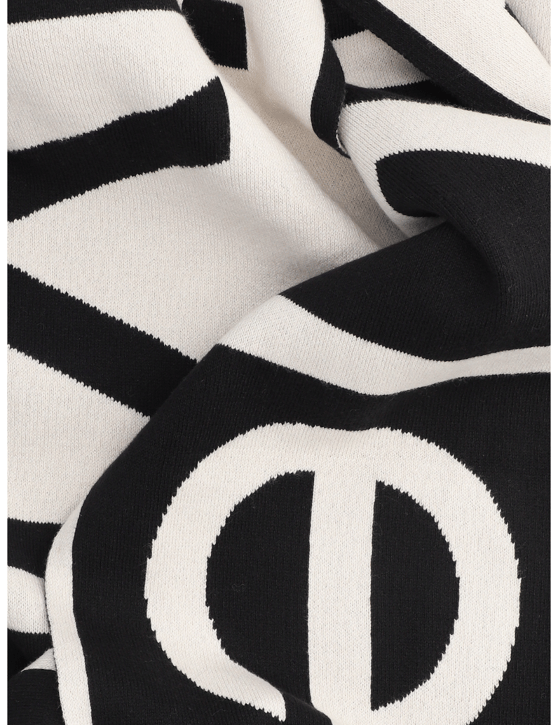 Calvin-Klein-BOLD-LOGO-2-TONE-JACQUARD-SCARF-črna