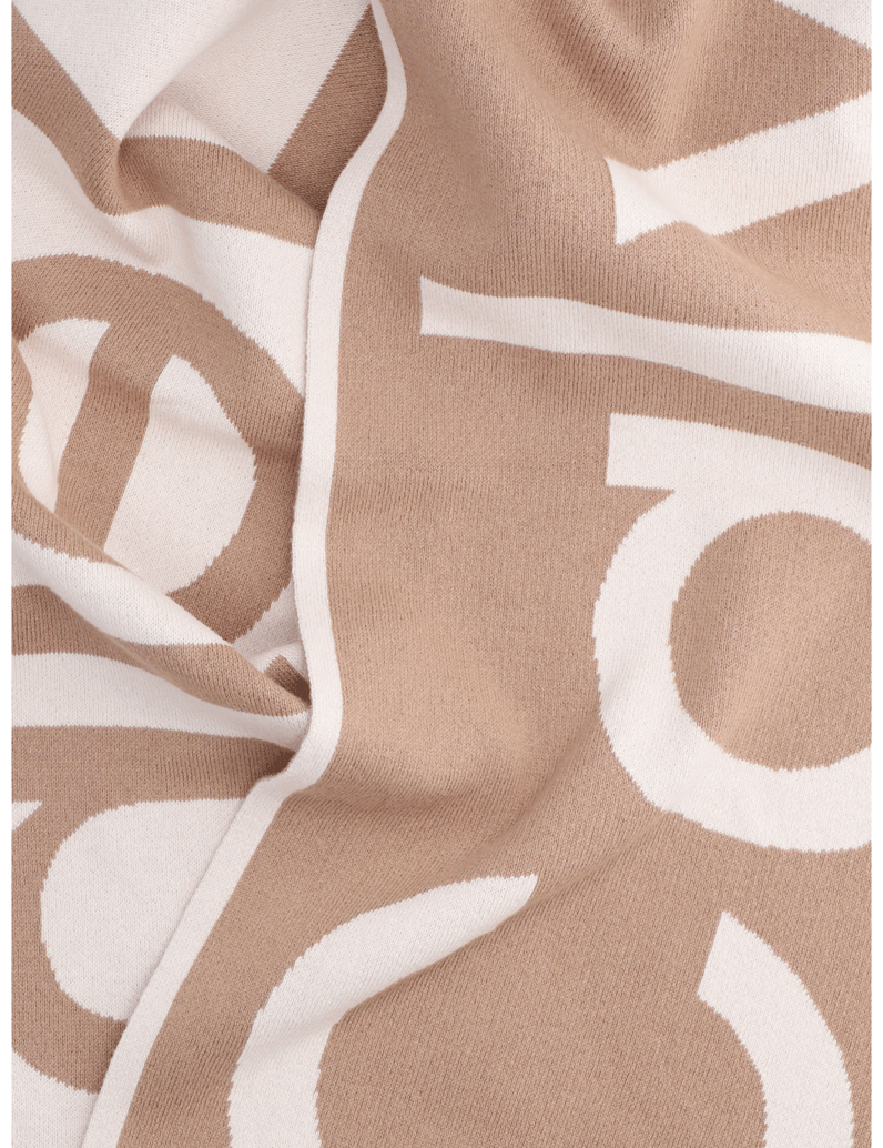 Calvin-Klein-BOLD-LOGO-2-TONE-JACQUARD-SCARF-črna