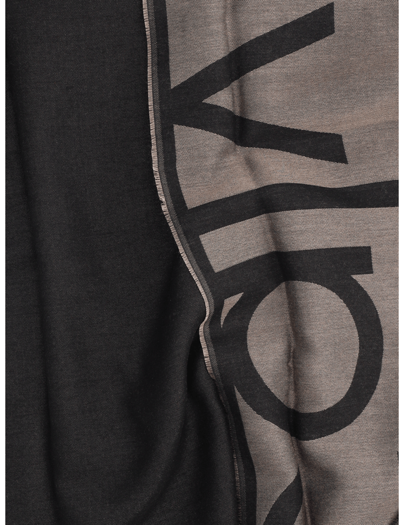 Calvin-Klein-OVERSIZED-LOGO-LW-JACQUARD-STOLE-černá