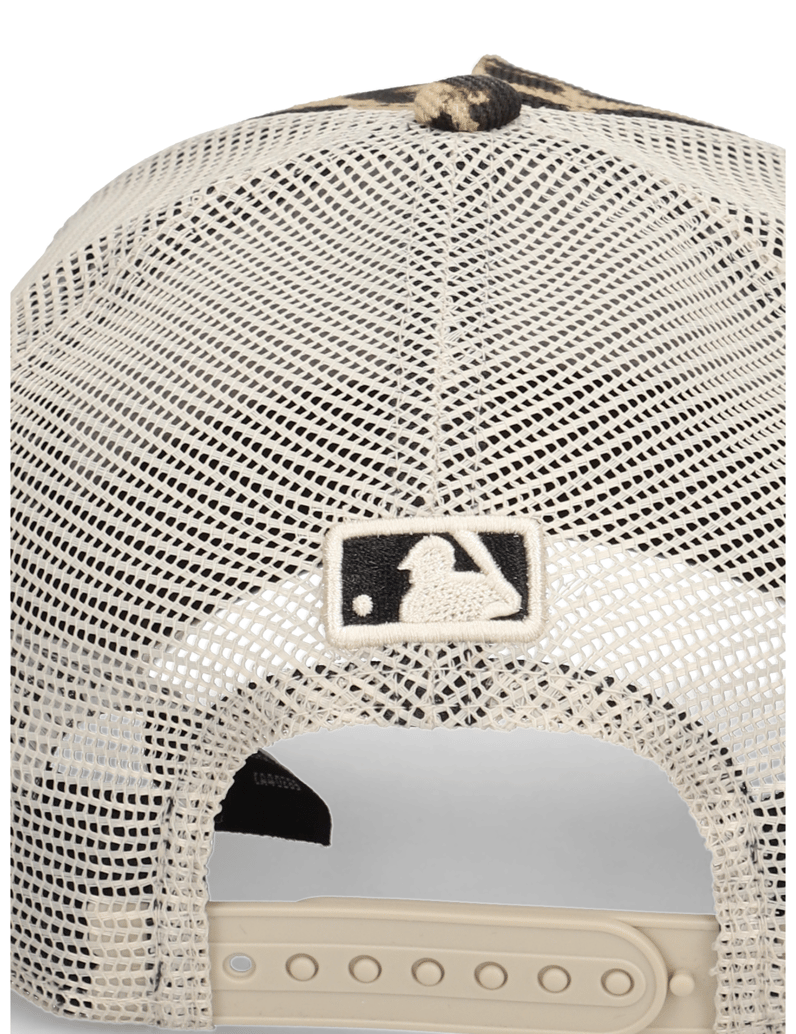 NEW-ERA-FEMALE-LEOPARD-940®MC-AF-TRUKR-bež