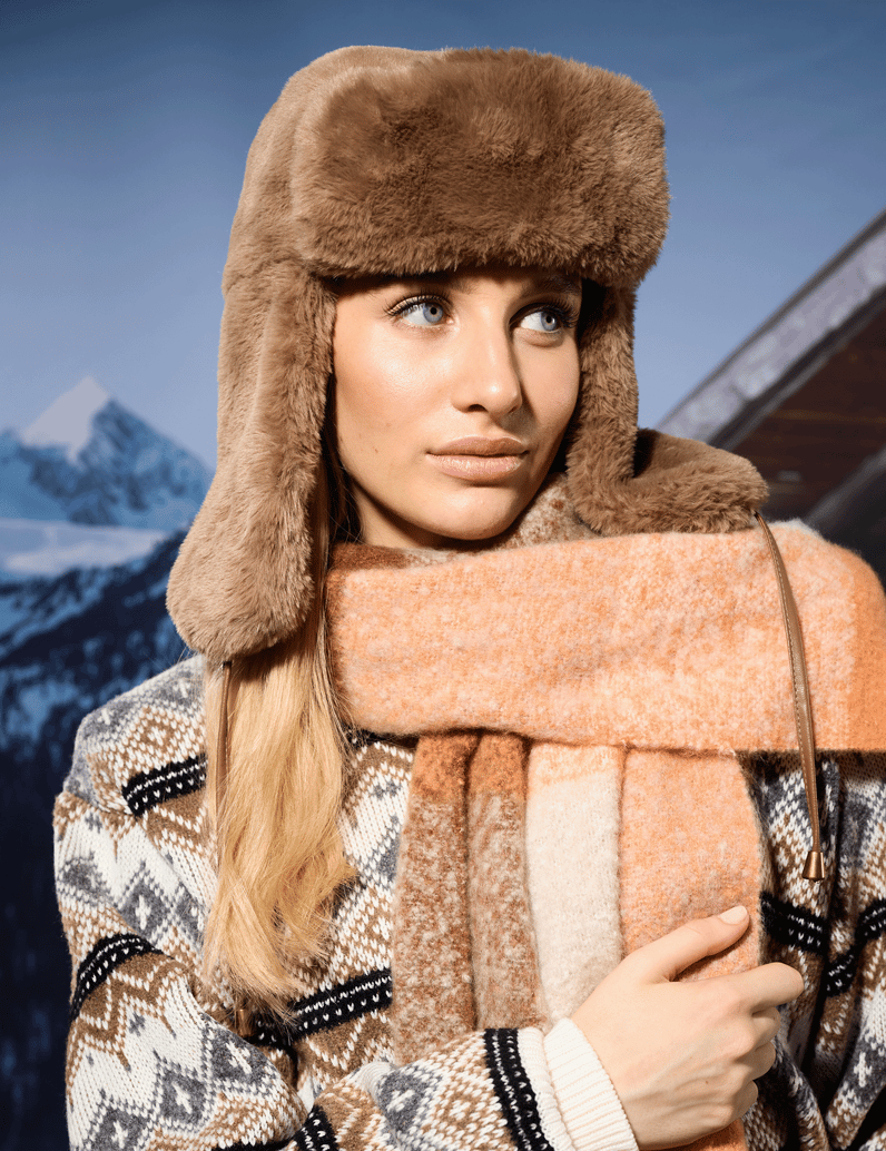 Kate-Gray-tekstil-kapa-črna