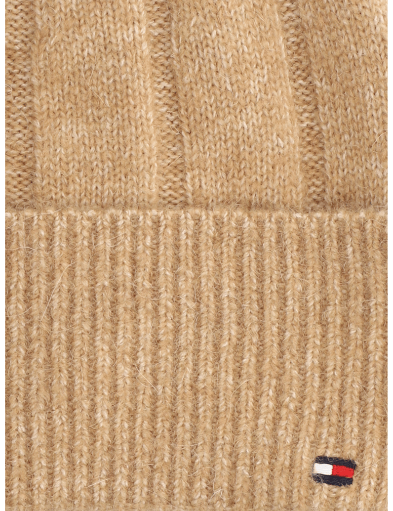 Tommy-Hilfiger-TH-FLAG-FLUFFY-BEANIE-schwarz