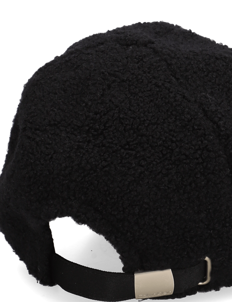 Calvin-Klein-BOUCLE-w-PATCH-CAP-schwarz